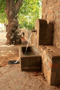 Fontaine de l'ancienne école © Simon Bugnon